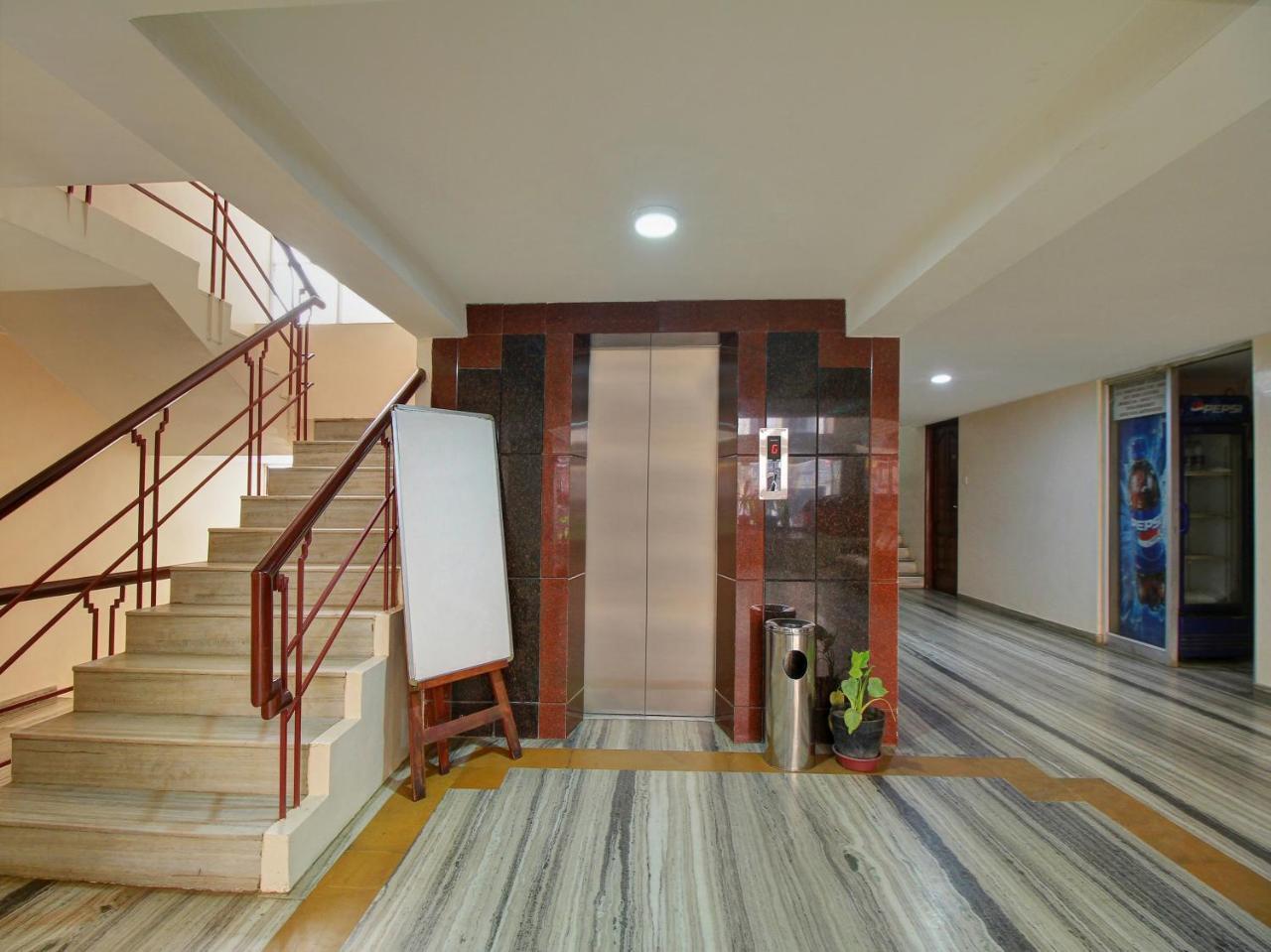 Capital O 15767 Mr International Hotel Madurai Exterior foto